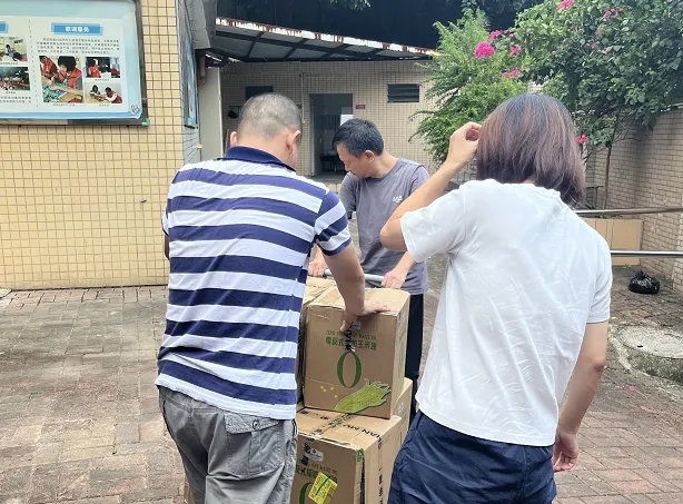 裕興木蘭捐贈(zèng)愛(ài)心物資